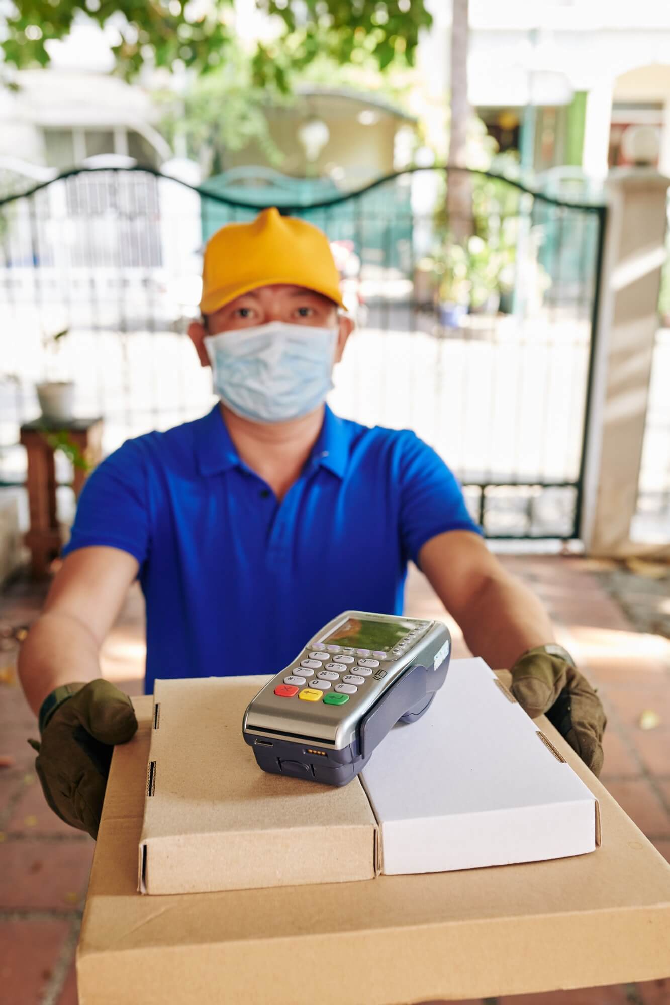 courier-delivering-food-1.jpg